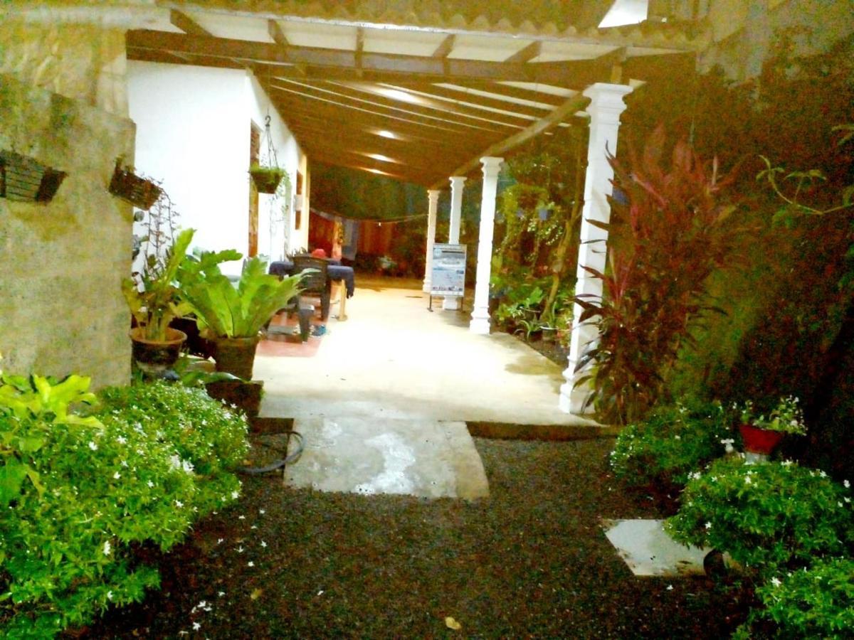 Pradeep Guest House Мірісса Екстер'єр фото